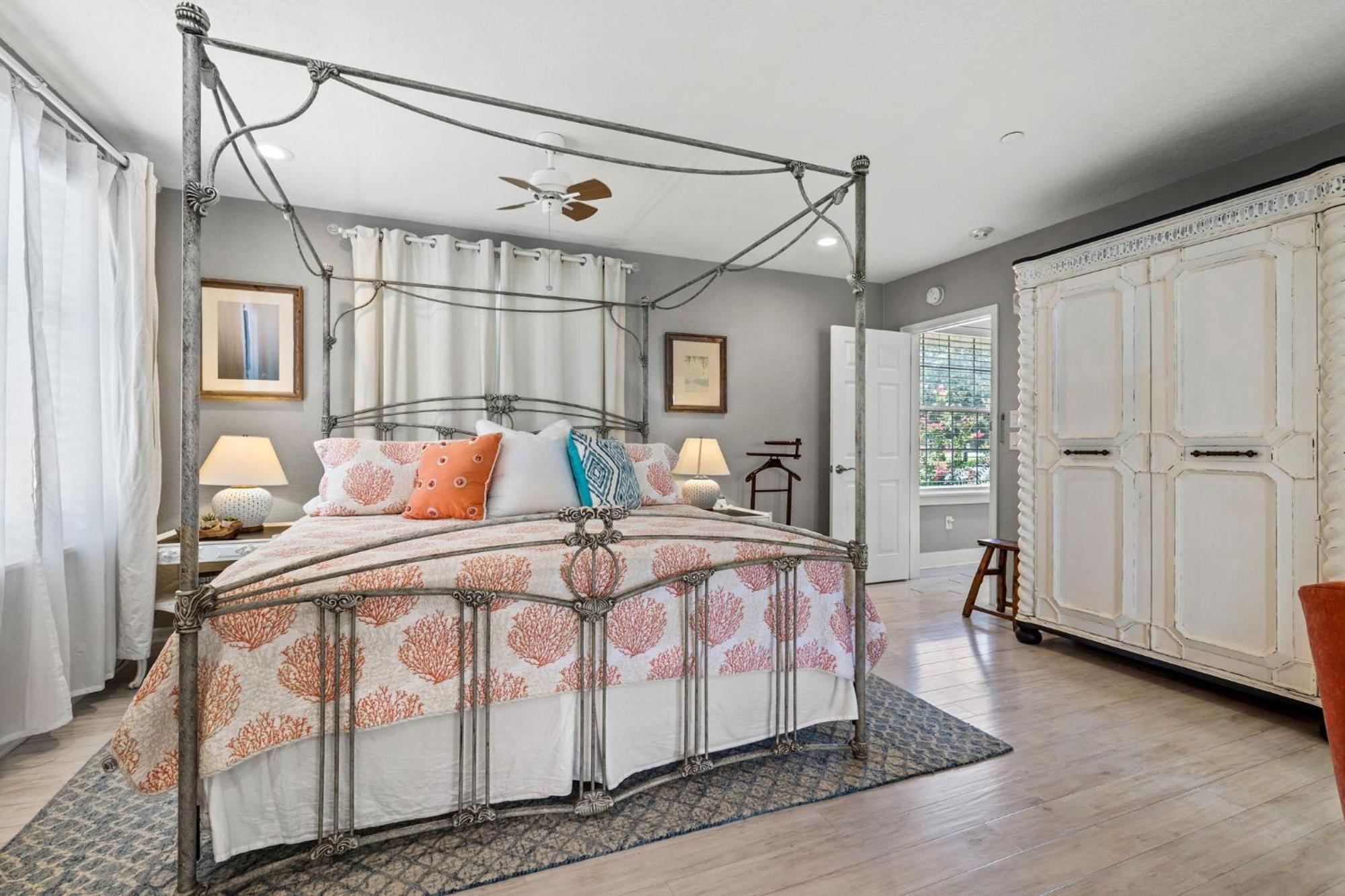The Kenwood Gables Bed and Breakfast Αγία Πετρούπολη Εξωτερικό φωτογραφία
