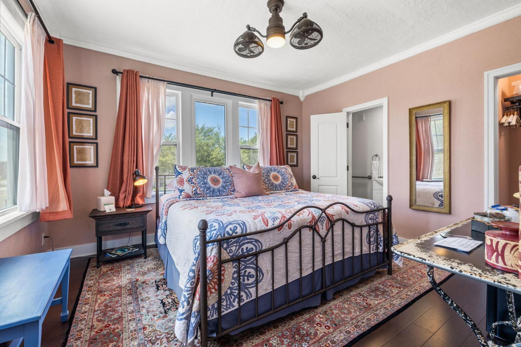 The Kenwood Gables Bed and Breakfast Αγία Πετρούπολη Εξωτερικό φωτογραφία